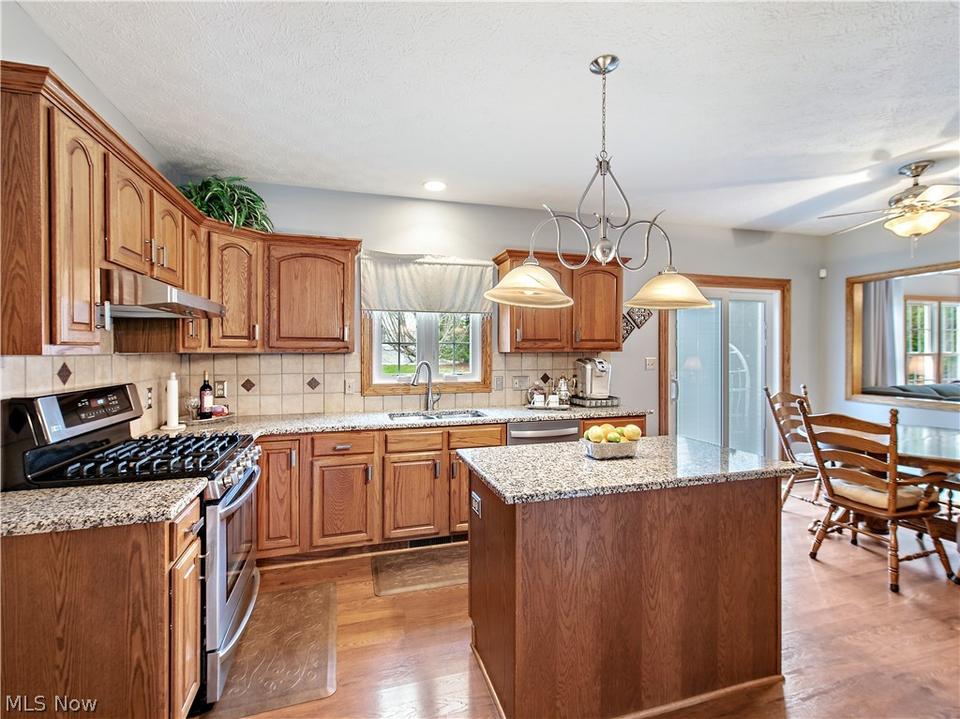  471 Bobwhite Trl, Akron, OH 44319 photo 16