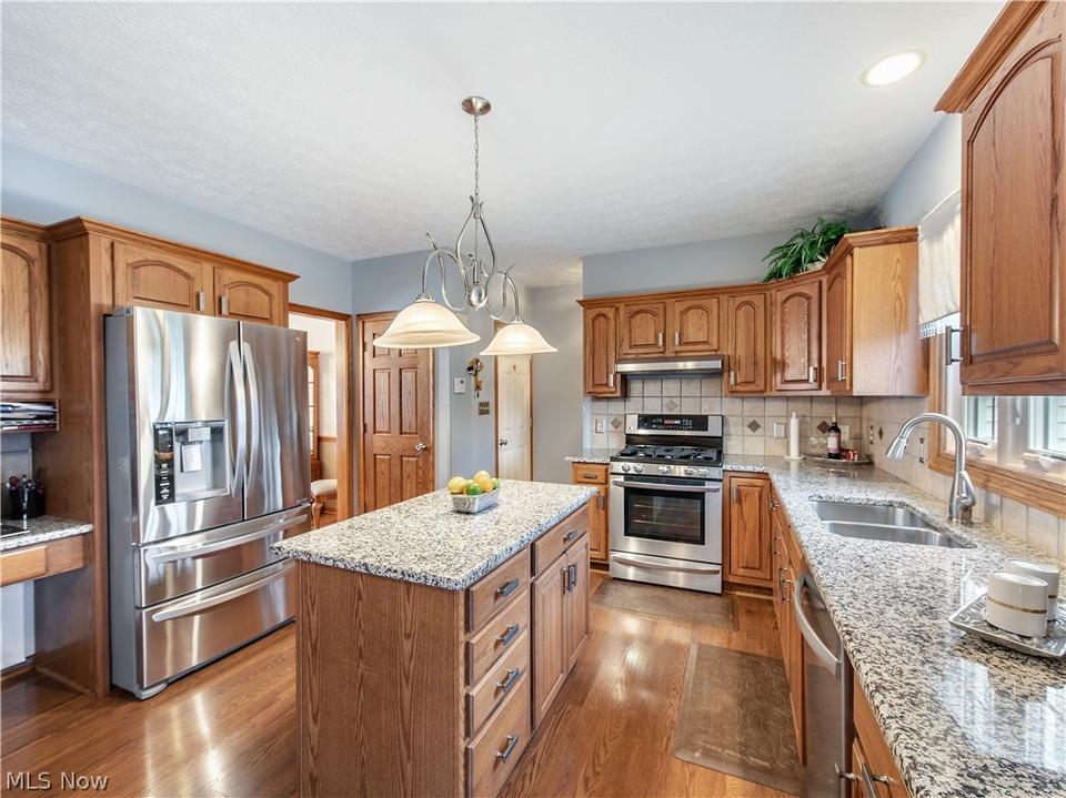  471 Bobwhite Trl, Akron, OH 44319 photo 14