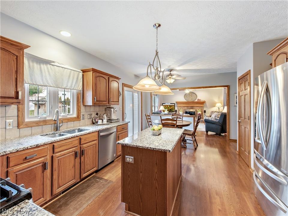  471 Bobwhite Trl, Akron, OH 44319 photo 17