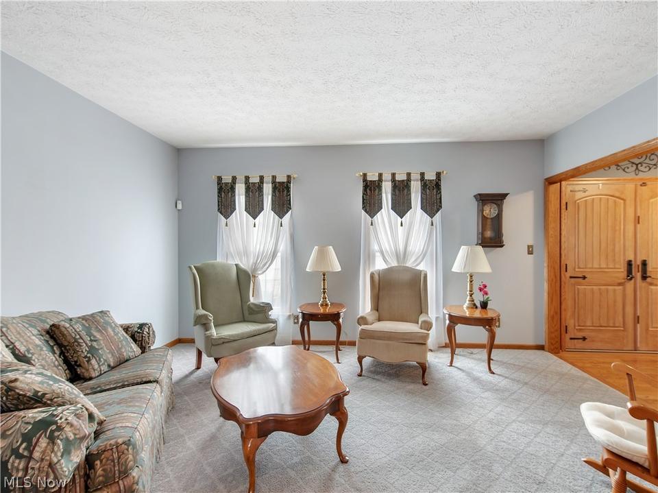  471 Bobwhite Trl, Akron, OH 44319 photo 4