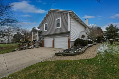 1323 Harmony Dr, Wadsworth, OH 44281 photo 2