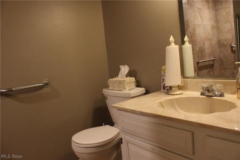 2081 Windham St NE, Canton, OH 44721 photo 11