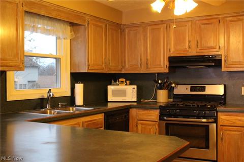 2081 Windham St NE, Canton, OH 44721 photo 6