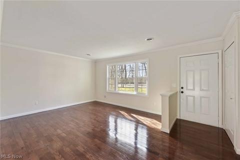 1704 Gulf Rd, Elyria, OH 44035 photo 2