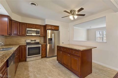1704 Gulf Rd, Elyria, OH 44035 photo 12