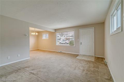 30113 Robert St, Wickliffe, OH 44092 photo 5