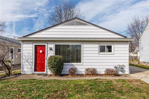 30113 Robert St, Wickliffe, OH 44092 photo 2