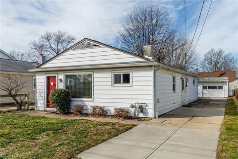 30113 Robert St, Wickliffe, OH 44092 photo 3