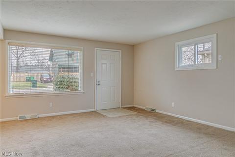 30113 Robert St, Wickliffe, OH 44092 photo 4