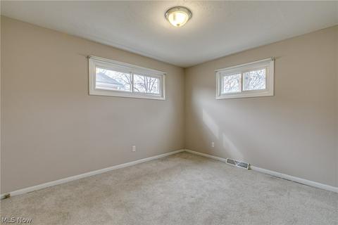 30113 Robert St, Wickliffe, OH 44092 photo 17