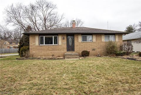 2338 Augustine Dr, Parma, OH 44134 photo 1