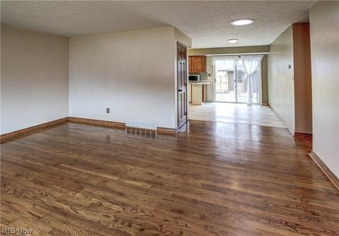 2338 Augustine Dr, Parma, OH 44134 photo 12