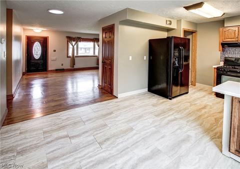 2338 Augustine Dr, Parma, OH 44134 photo 10
