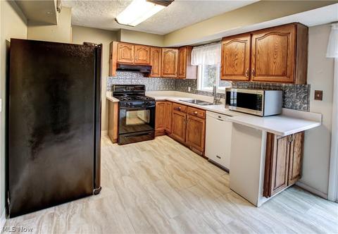 2338 Augustine Dr, Parma, OH 44134 photo 8