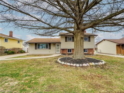 3140 Hetzel Dr, Parma, OH 44134 photo 2