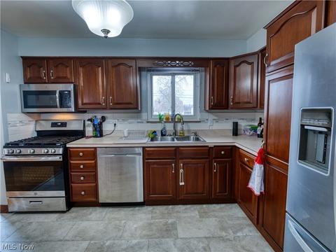 3140 Hetzel Dr, Parma, OH 44134 photo 10