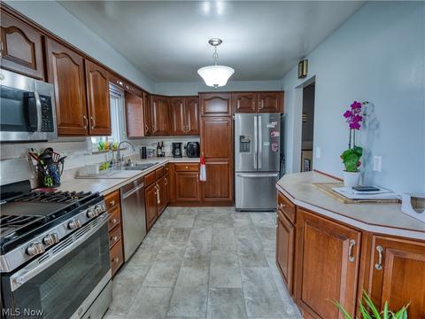 3140 Hetzel Dr, Parma, OH 44134 photo 11