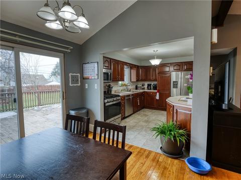 3140 Hetzel Dr, Parma, OH 44134 photo 9