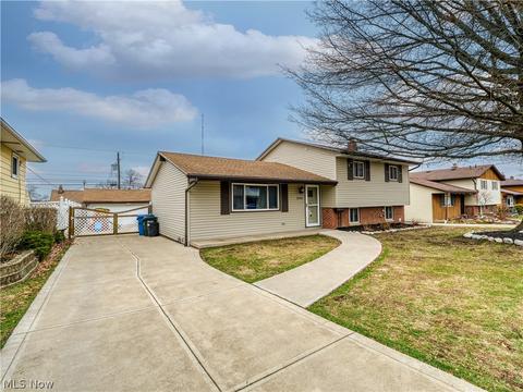 3140 Hetzel Dr, Parma, OH 44134 photo 1