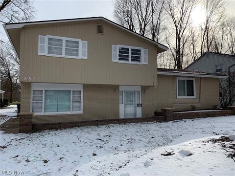 857 Oakridge Dr, Youngstown, OH 44512 photo 1