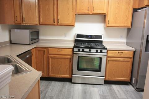 2134 Stonehenge Cir, Akron, OH 44319 photo 5