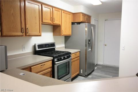 2134 Stonehenge Cir, Akron, OH 44319 photo 6