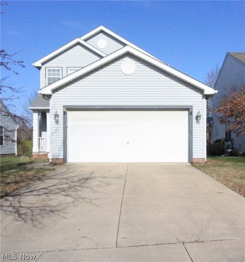 2134 Stonehenge Cir, Akron, OH 44319 photo 1