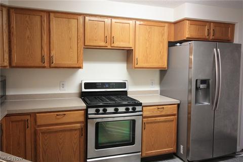2134 Stonehenge Cir, Akron, OH 44319 photo 8