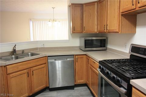 2134 Stonehenge Cir, Akron, OH 44319 photo 7