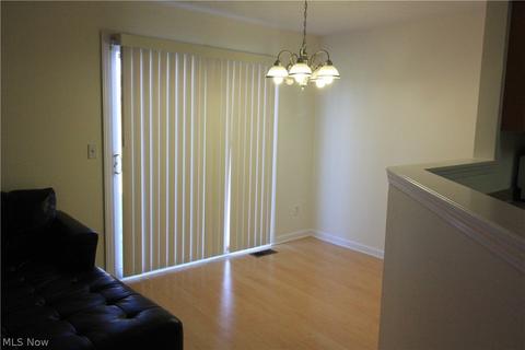 2134 Stonehenge Cir, Akron, OH 44319 photo 3