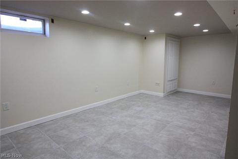 2134 Stonehenge Cir, Akron, OH 44319 photo 26