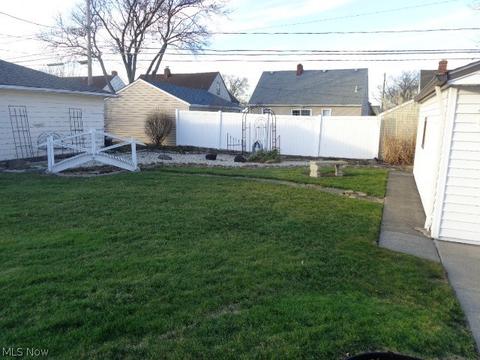 1014 Decker Dr, Parma, OH 44134 photo 5