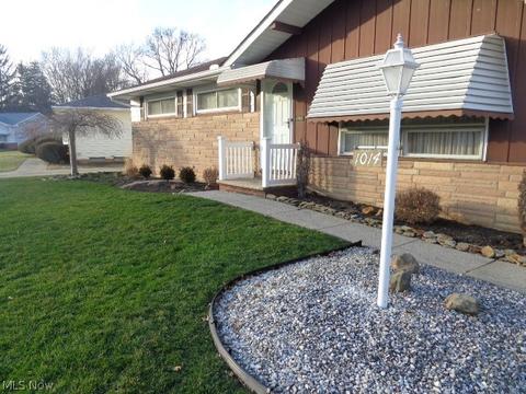 1014 Decker Dr, Parma, OH 44134 photo 2
