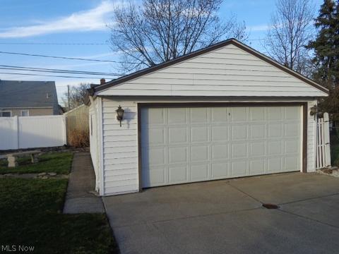 1014 Decker Dr, Parma, OH 44134 photo 6