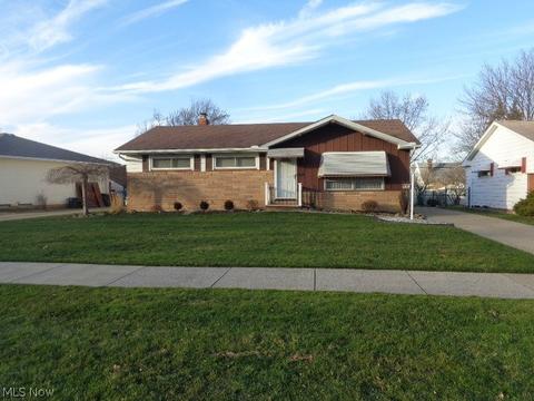 1014 Decker Dr, Parma, OH 44134 photo 1