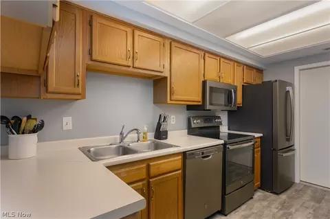 3647 Barrington Pl NW, Canton, OH 44708 photo 9