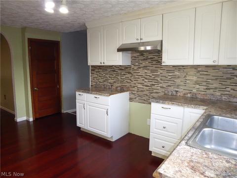 1674 E 32 St, Lorain, OH 44055 photo 9