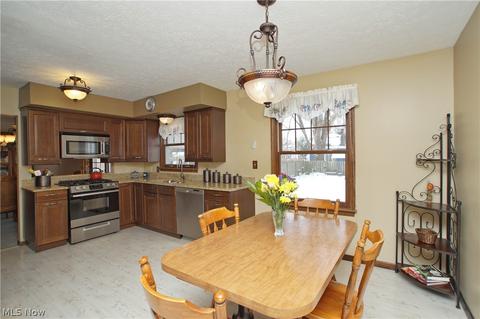 4288 Windsor Ave, Willoughby, OH 44094 photo 3