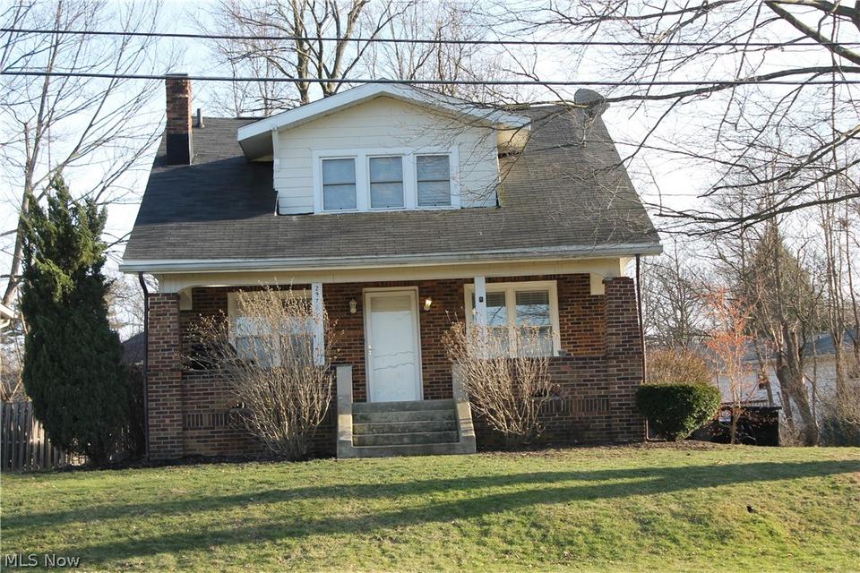 2978 Upham Dr, Akron, OH 44319 photo 2