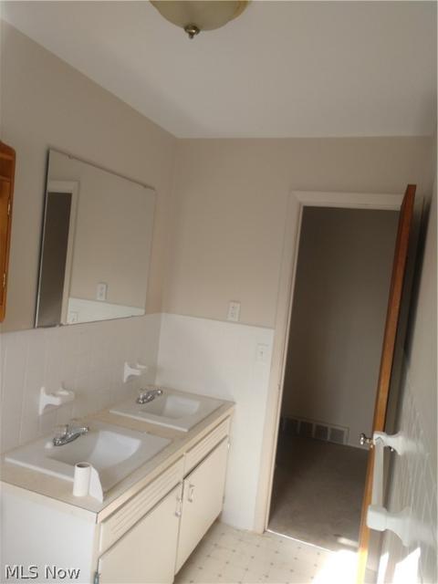 611 Dannie Dr, Lorain, OH 44053 photo 8