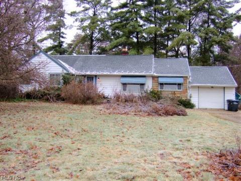 5725 Brookside Rd, Independence, OH 44131 photo 2