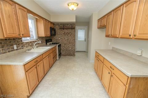 935 Independence Ave, Akron, OH 44310 photo 5