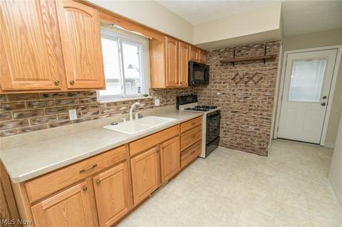 935 Independence Ave, Akron, OH 44310 photo 6