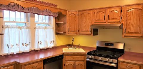 1851 E 32nd St, Lorain, OH 44055 photo 2