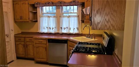 1851 E 32nd St, Lorain, OH 44055 photo 3