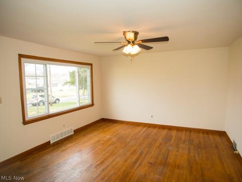 466 Como St, Struthers, OH 44471 photo 2