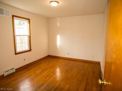 466 Como St, Struthers, OH 44471 photo 4