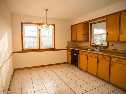 466 Como St, Struthers, OH 44471 photo 6
