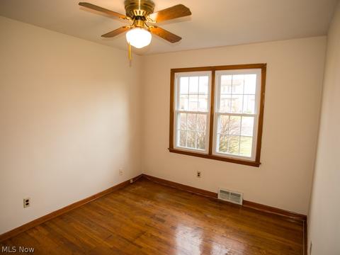 466 Como St, Struthers, OH 44471 photo 3
