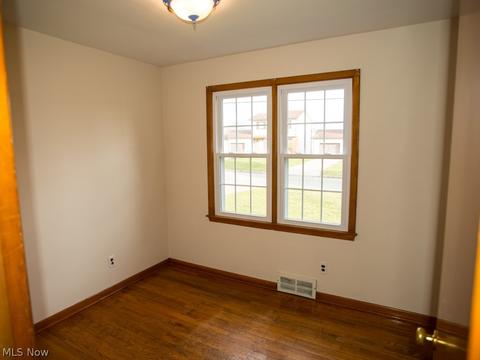 466 Como St, Struthers, OH 44471 photo 5